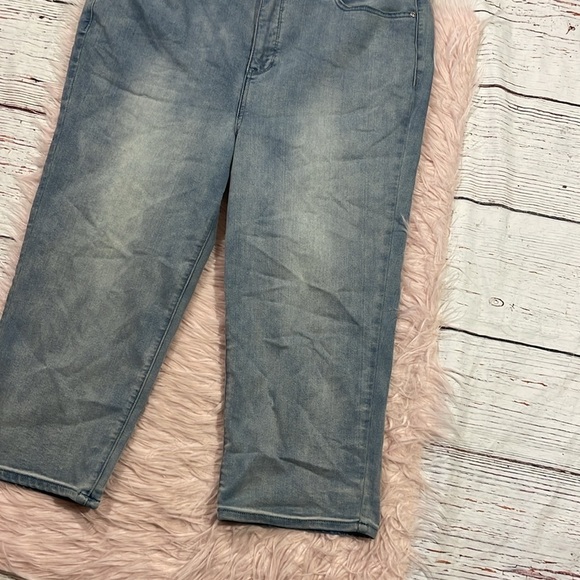 NYDJ Not Your Daughter's Thighshaper Straight Crop High Rise Jeans - Picture 8 of 9